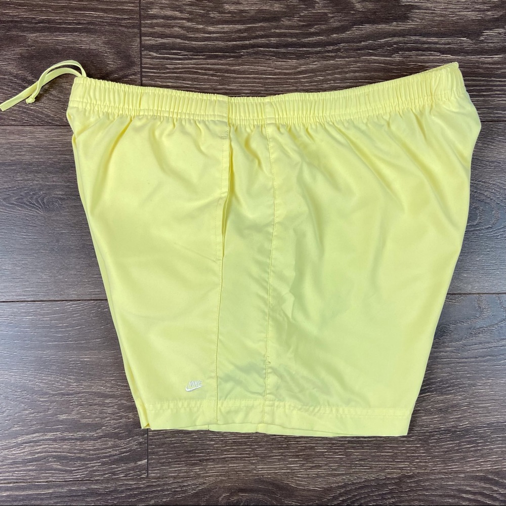 Nike Mens Vintage 2000’s Above The Knee Yellow Casual Sporty Style Shorts Size L